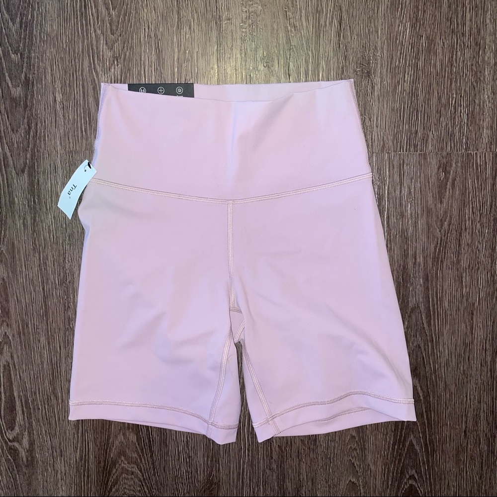 Aritzia | TNA Slick Sporty Bike Shorts